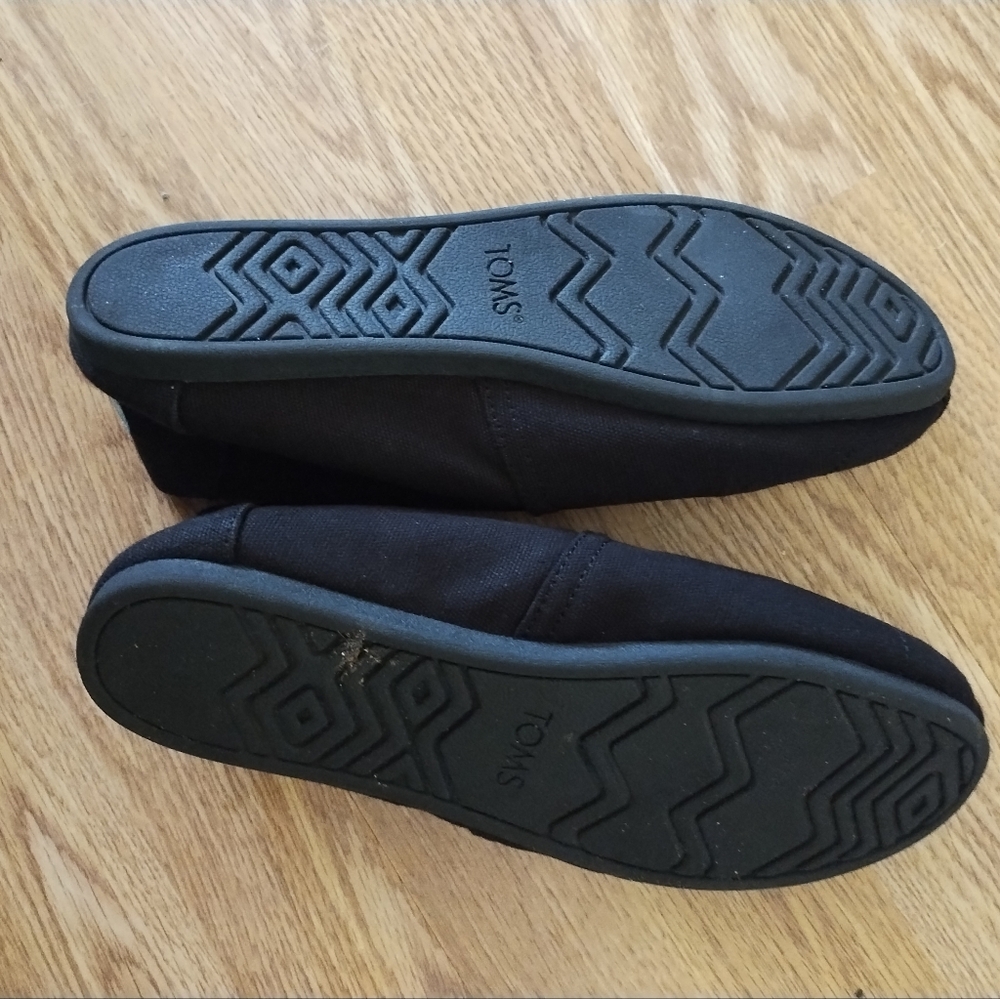 TOMS Women's Black Canvas Shoes Size 8.5 Slip On Style Comfortable Soft - Picture 4 of 5